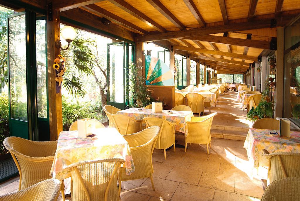 Park Hotel Oasi Garda  Ngoại thất bức ảnh